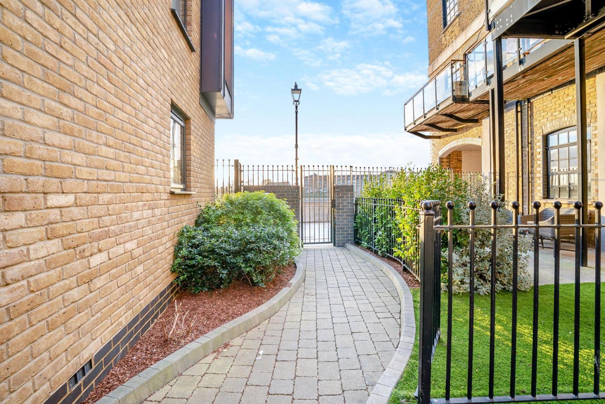 Palace Wharf Apartments London Exterior foto